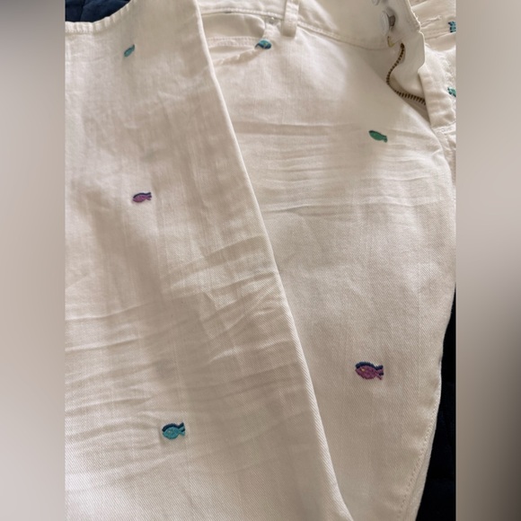 Lilly Pulitzer White Straight-Leg Jeans with Multicolor Embroidered Fish - Picture 5 of 5